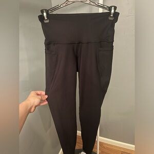 Women’s Old Navy active black leggings with pockets